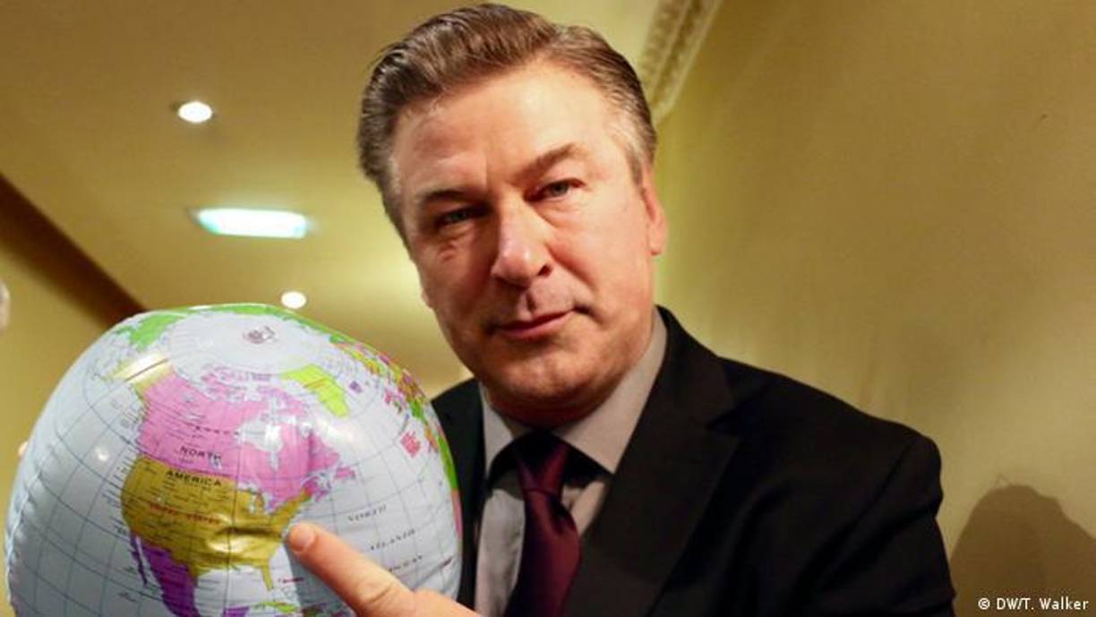 No fue esta una buena época para el actor, pues por aquellos tiempos se vio envuelto en varios incidentes en Nueva York. Fue denunciado en 2013 por insultos racistas a un fotógrafo y amenazas a una reportera y fue detenido por la policía por circular en bicicleta en dirección contraria.