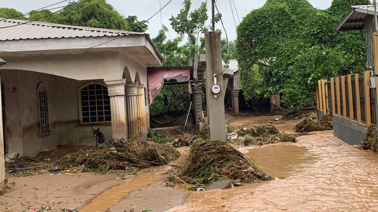 Según el Centro Nacional de Estudios Atmosféricos, Oceanográficos y Sísmicos (CENAOS), las lluvias continuarán en la mayor parte de Honduras por las próximas 72 horas. 