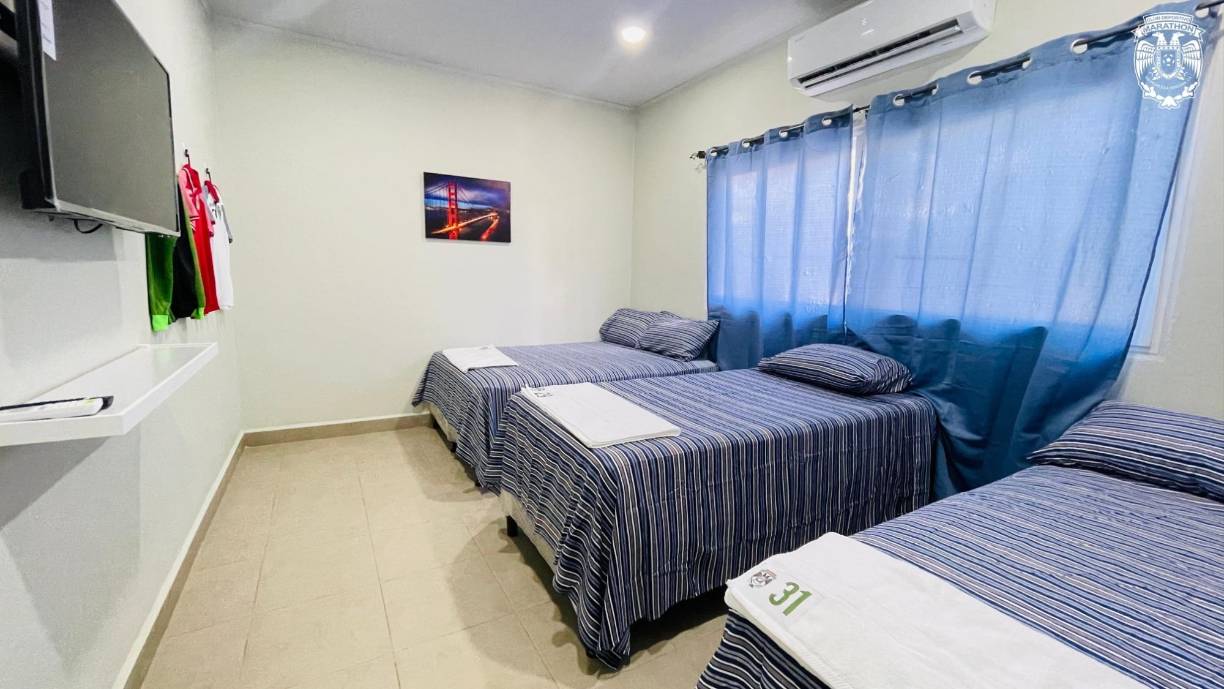 Las modernas instalaciones están ubicadas dentro del complejo deportivo del club, contiguo al estadio Yankel Rosenthal de San Pedro Sula.