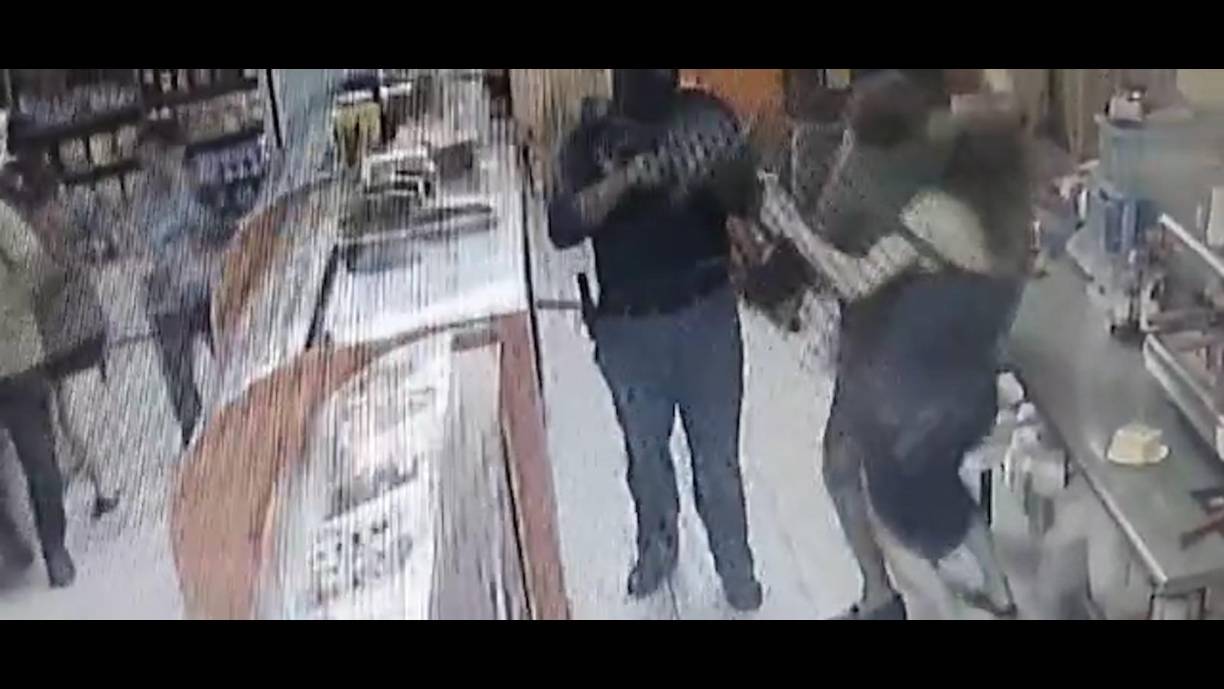 Cuando el sicario la tiene de frente, le dispara en el rostro.