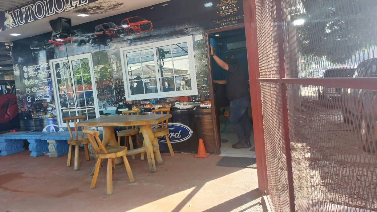 Los allanamientos incluyeron el autolote <b>Royal</b> y un taller de mecánica rápida ubicados en la 10 calle de la colonia San Carlos de Sula, así como otro autolote en la colonia Jardines del Valle.