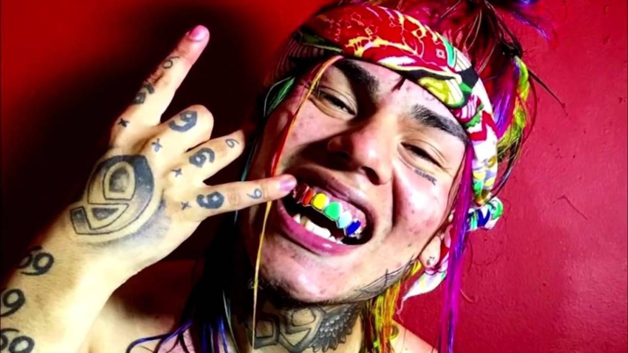 Del mismo modo, los artistas argentinos del género urbano Khea y Tiago PZK cantarán el tema “Por Amarte Así y Asqueroso” y la rapera Snow Tha Product junto a Abeja Reina Chiquis representará “Ni Muerta”.