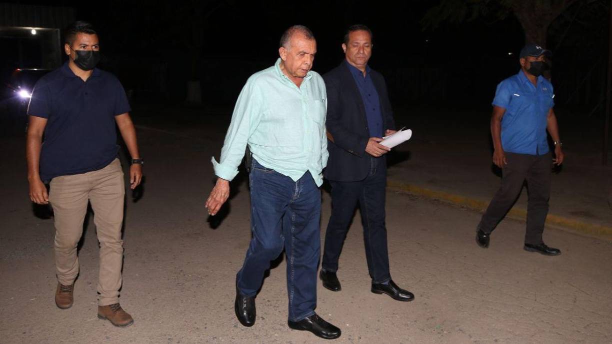 Casi un año después de haber sido enviada nuevamente a prisión, la exprimera dama Rosa Elena Bonilla de Lobo volvió a su casa y a dormir en su cama.