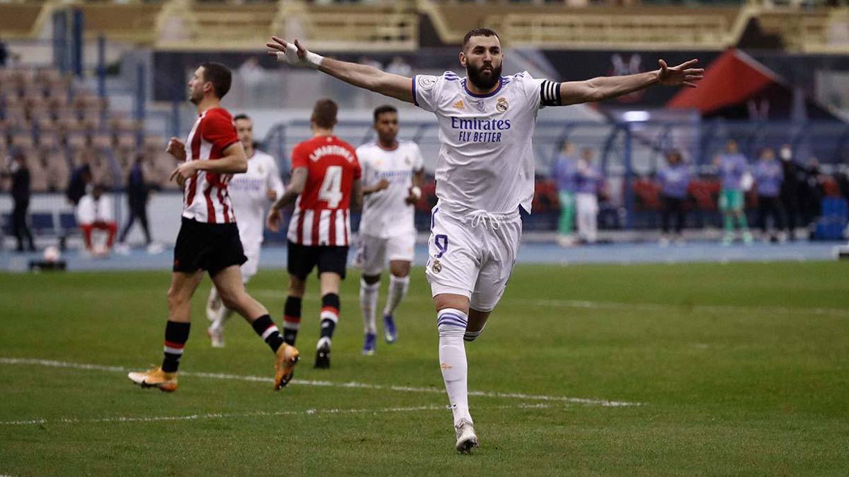 La celebración de Benzema tras su gol de penal.