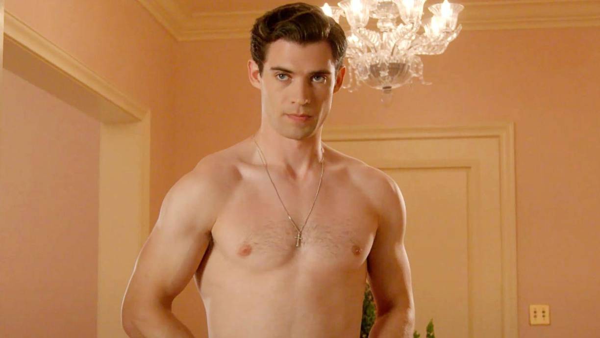 David Corenswet estudió en la escuela de actuación Juilliard School en la ciudad de Nueva York. Juilliard es conocida por su excelencia en las artes escénicas y ha graduado a muchos actores y actrices reconocidos.