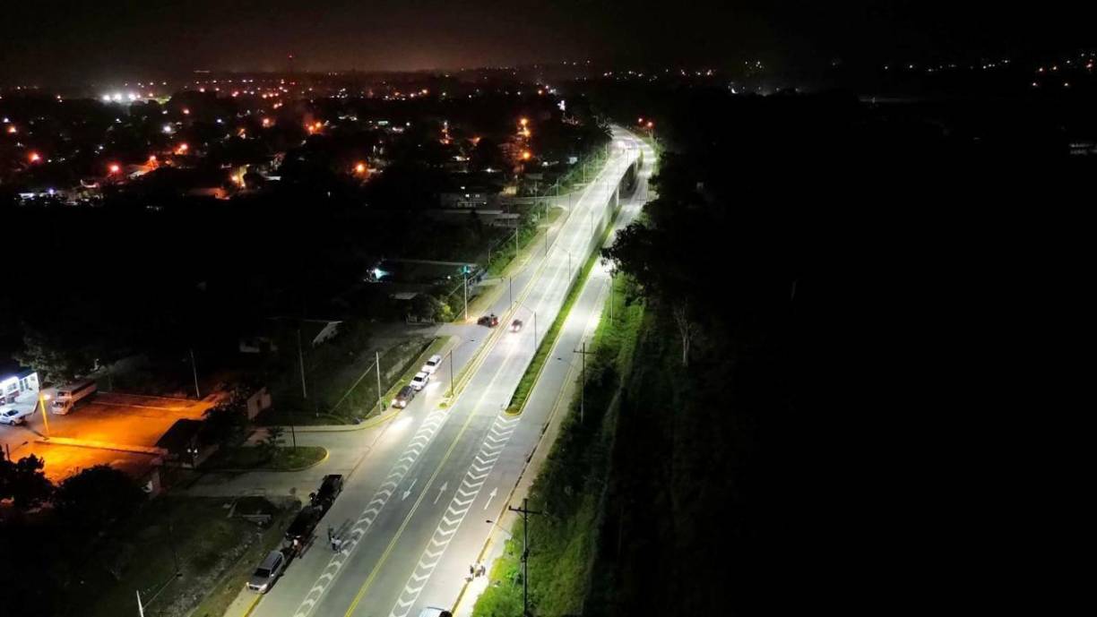 El Gobierno de Honduras, mediante la Secretaría de Infraestructura y Transporte (SIT), culminó el proyecto vial de la Calle 8 de La Ceiba. 