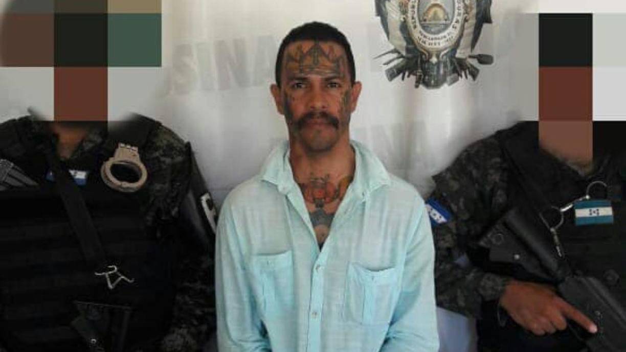 El cadáver del popular “Titi” quedó tirado en plena calle frente a un popular centro comercial luego de que le taparan la cabeza para, posteriormente, ejecutarlo.