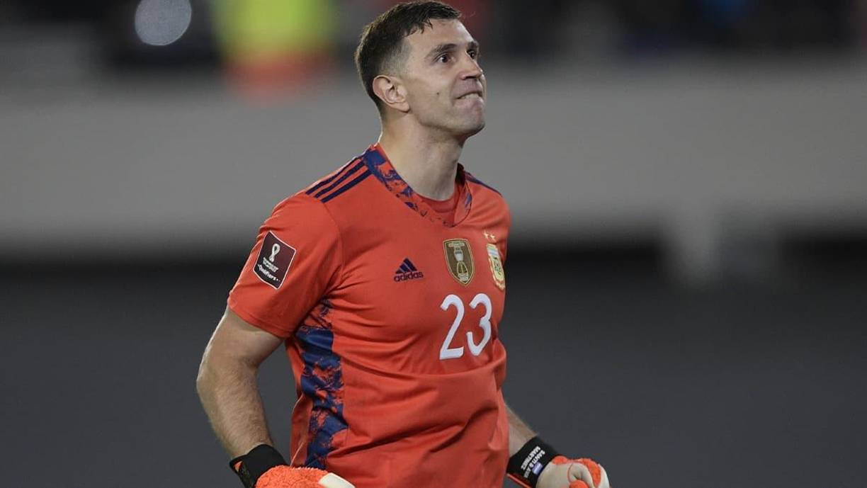 “Dibu” Martínez: Será el arquero titular de Argentina para el amistoso frente a Honduras. El cancerbero milita en el Aston Villa de la Premier League.