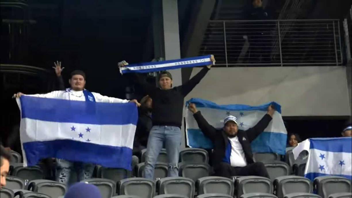 Los hinchas catrachos se hicieron sentir en el BMO Stadium, casa del equipo Los Ángeles FC de la MLS.