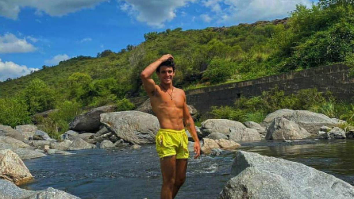 Versiones de la prensa mexicana señalan que los turistas habrían tenido un primer contacto con el agresor cuando llegaron a La Isla pues éste conducía la lancha en la que llegaron.