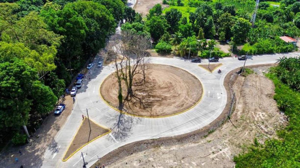 El proyecto carretero también incluye una rotonda, 13 cajas puentes y tres puentes, uno de ellos sobre el río Danto. 