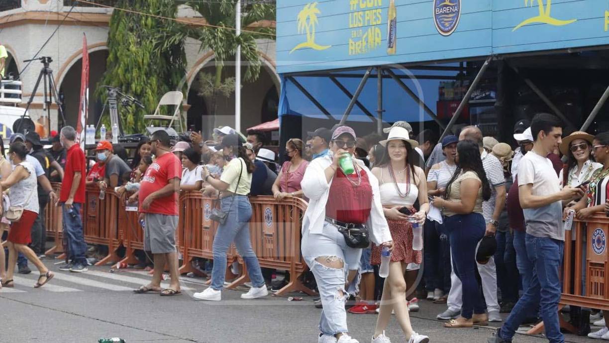 Miles de hondureños y turistas extranjeros disfrutan del Gran Carnaval de La Ceiba 2022