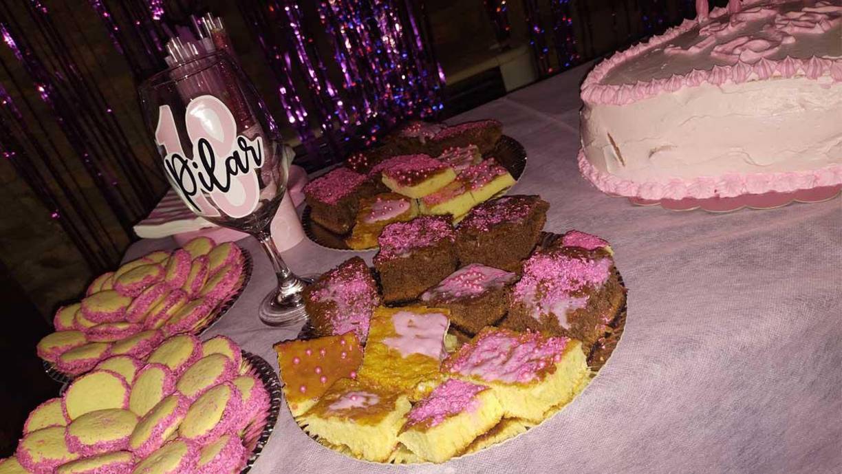 “Mi madre y mi novio se esforzaron muchísimo para ayudarme y somos una familia humilde”, fueron las palabras de Pilar Armijo, una joven de Santa Fe, Argentina, que decidió celebrar su cumpleaños pero a la cual nadie llegó.