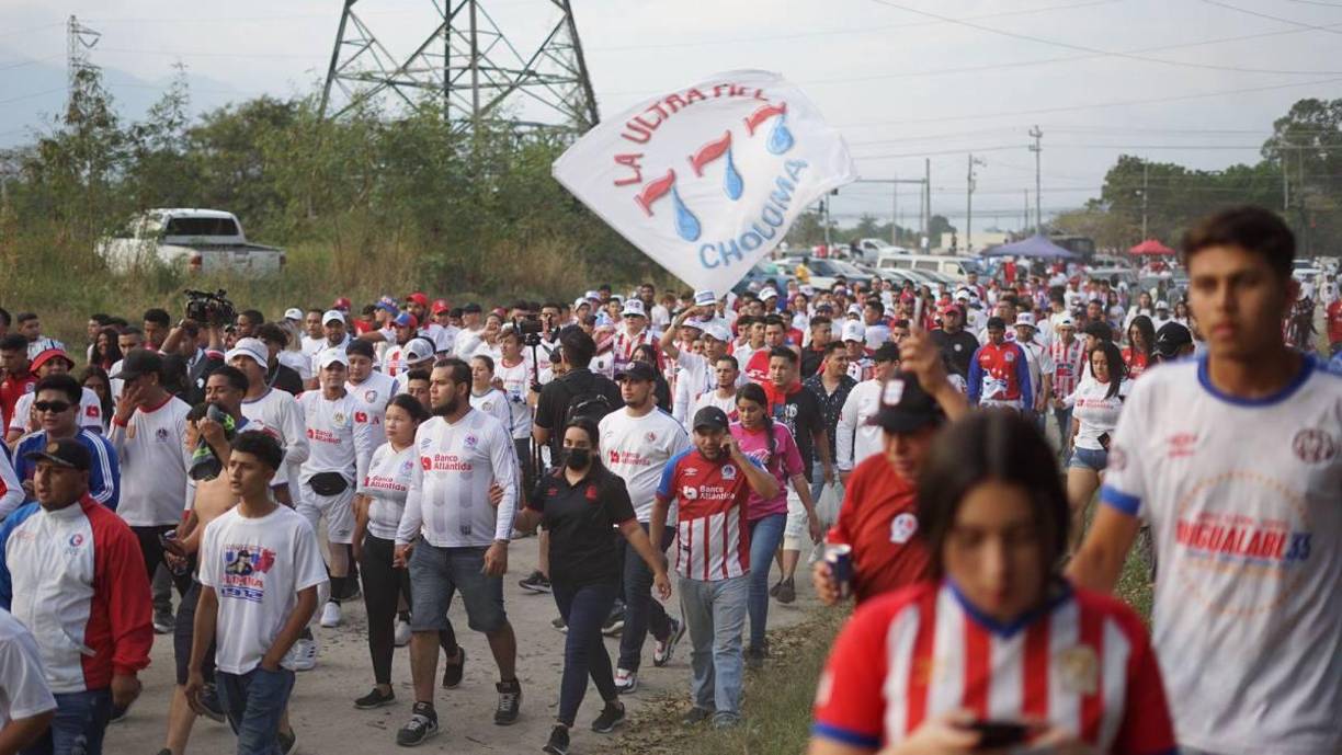 Miles de fanáticos del Olimpia no se quisieron perder el espectacular duelo ante el conjunto mexicano.