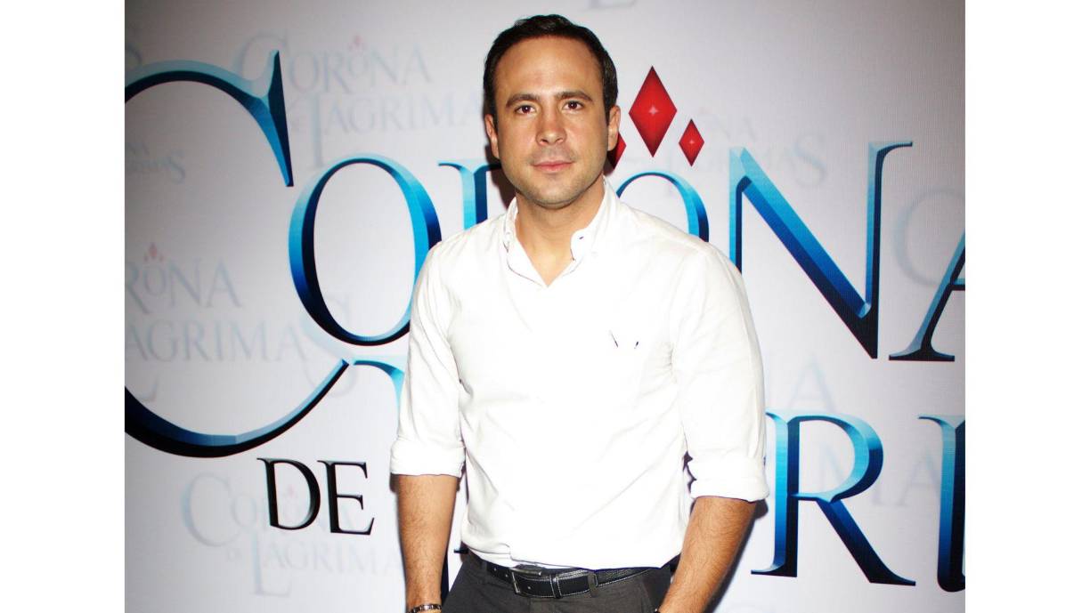 ¿Quiénes son todos los hermanos de Arath de la Torre? El hermano más conocido de Arath de la Torre es Ulises de la Torre, quien también ha hecho carrera en el mundo del entretenimiento. Aunque ambos son conductores y actores, su relación no ha sido del todo fácil.