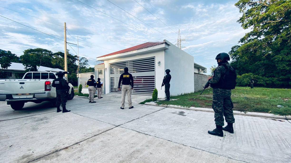 También 19 vehículos inscritos a nombre de presuntos integrantes de “Los Halcones”.