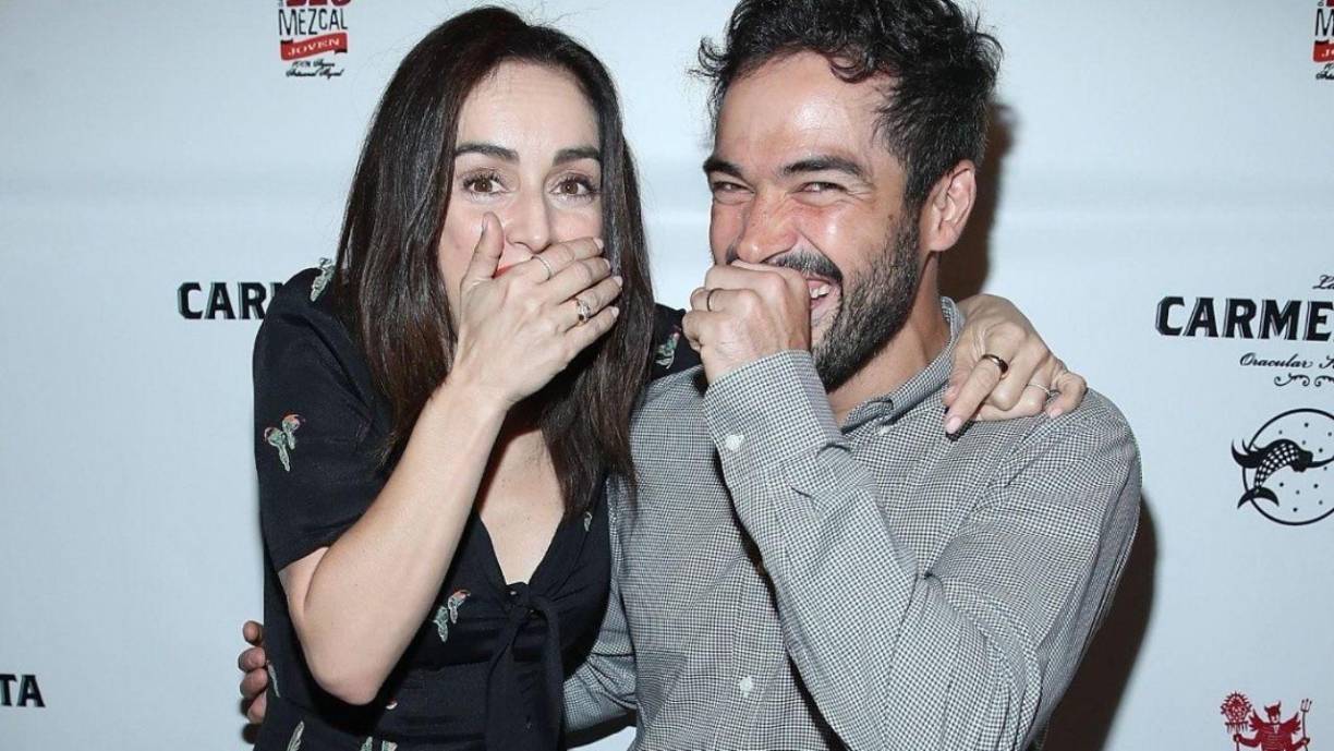 “Entre Poncho y Diana ya no había amor ni pasión; su matrimonio se desgastó desde la pandemia por su agenda de trabajo y a eso súmale que él cayó redondito con Ana de la Reguera, ella fue la tercera en discordia. Poncho y Ana se conocen desde 2012 y mantuvieron una amistad a distancia, pero se reencontraron en septiembre de 2021 e iniciaron un romance en secreto”, dijo el informante a la revista TV Notas.