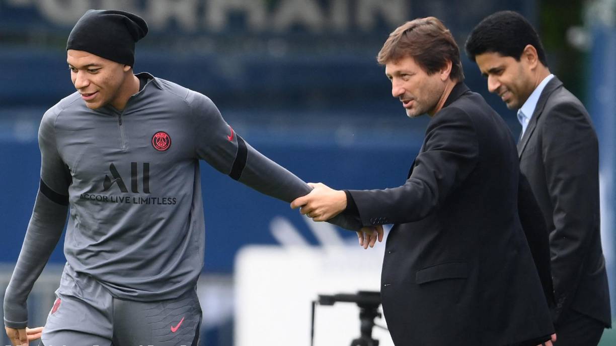 Prensa francesa revela que Mbappé puso como condición el continuar en el PSG siempre y cuando salga de las filas Leonardo, quien se desempeña como director deportivo del cuadro parisino.