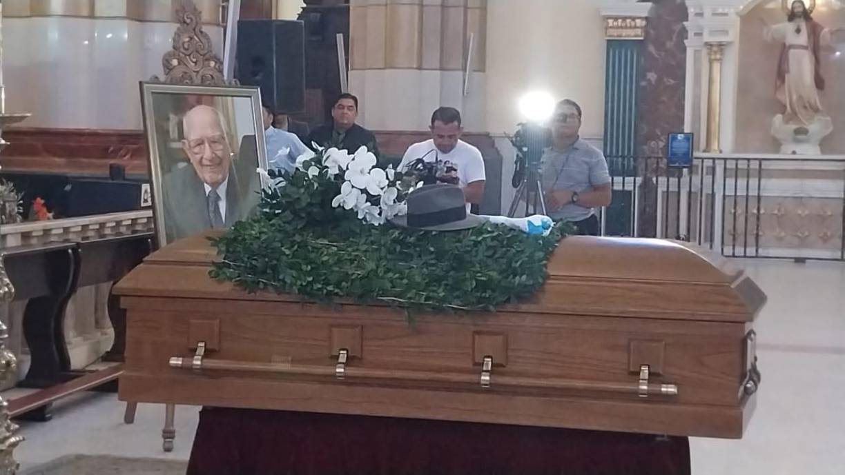 Este martes, se desarrolló una misa de cuerpo presente en la Basílica de Suyapa. 