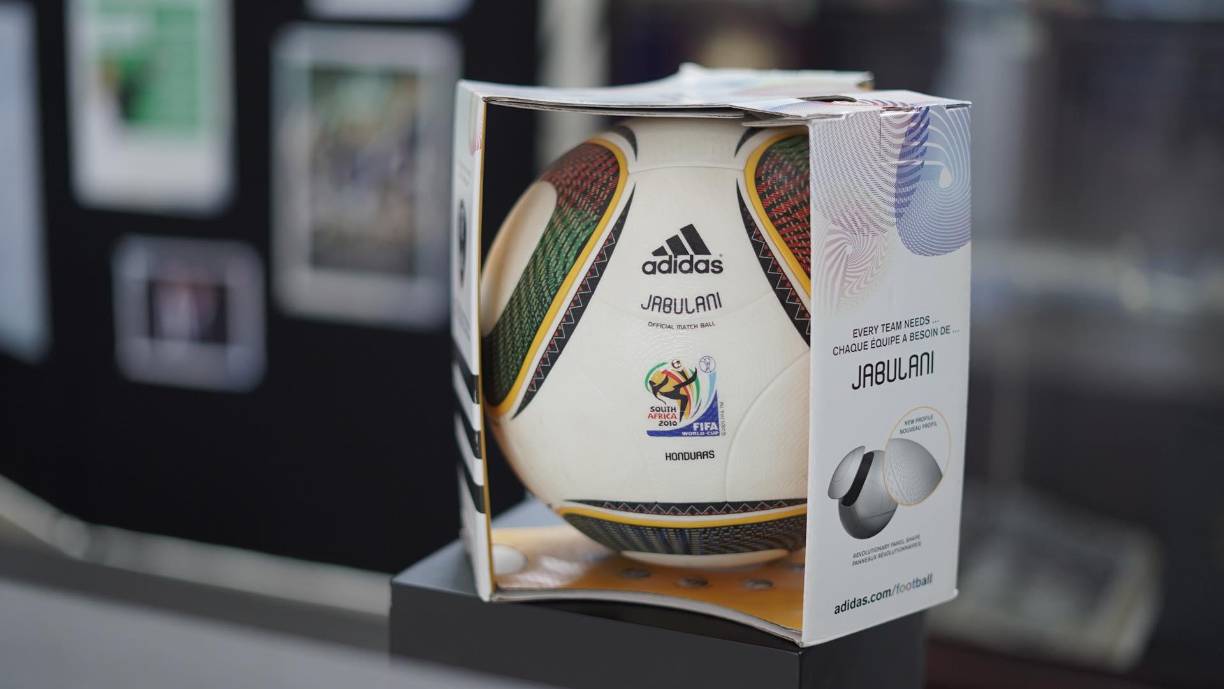 El balón Jabulani del Mundial 2010, justa mundialista a la que clasificó Rueda como DT de la selección de Honduras.