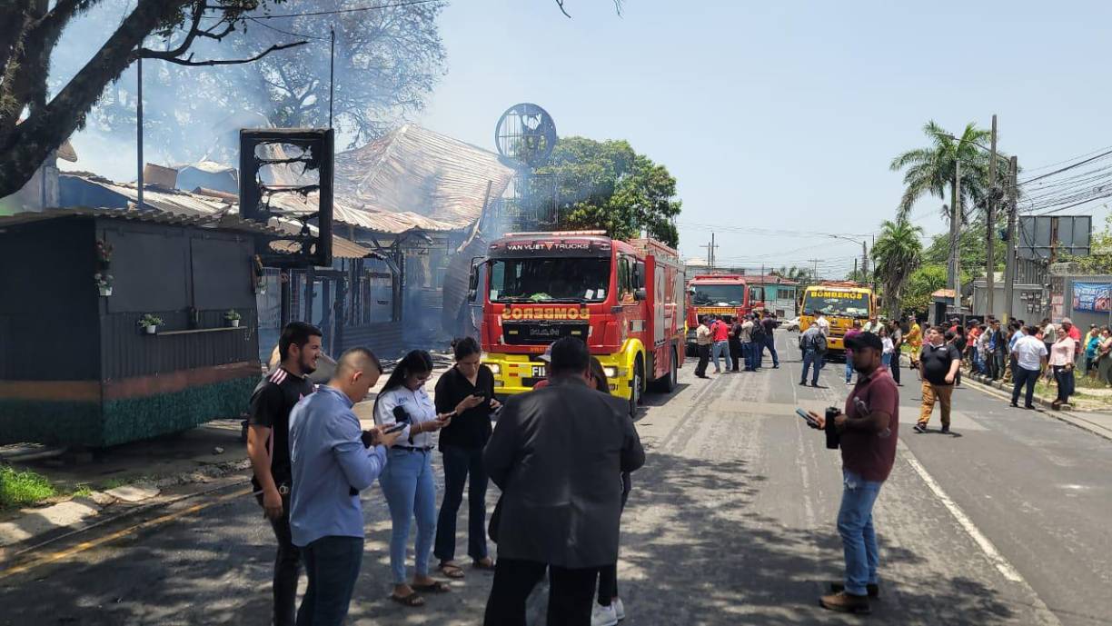 Dramático: llanto por el incendio de restaurante en San Pedro Sula