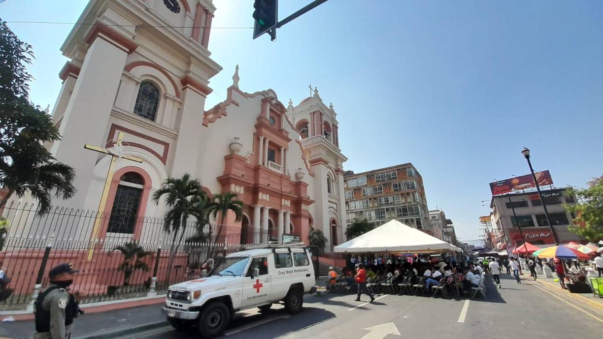 Específicamente la 3 avenida entre la 1 y 2 calle sureste y los alrededores son las que permanecen cerradas a esta hora. 