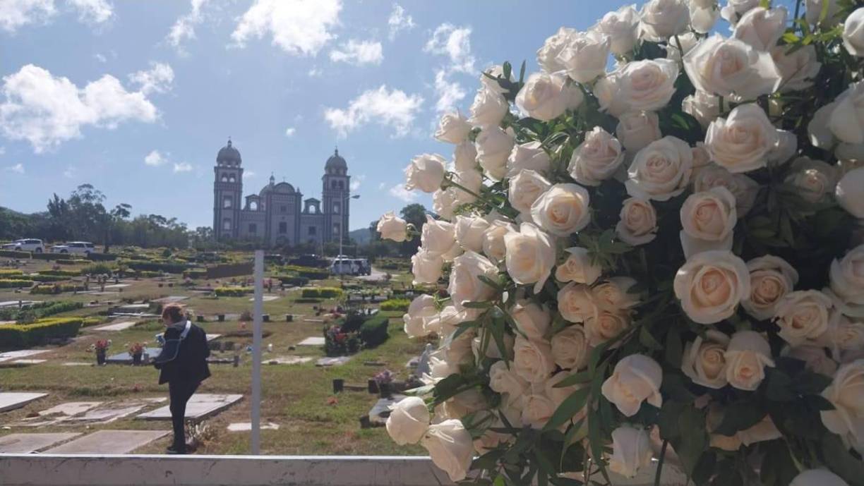 En el cementerio Jardines de Paz Suyapa fue sepultado el banquero Jorge Bueso Arias. 