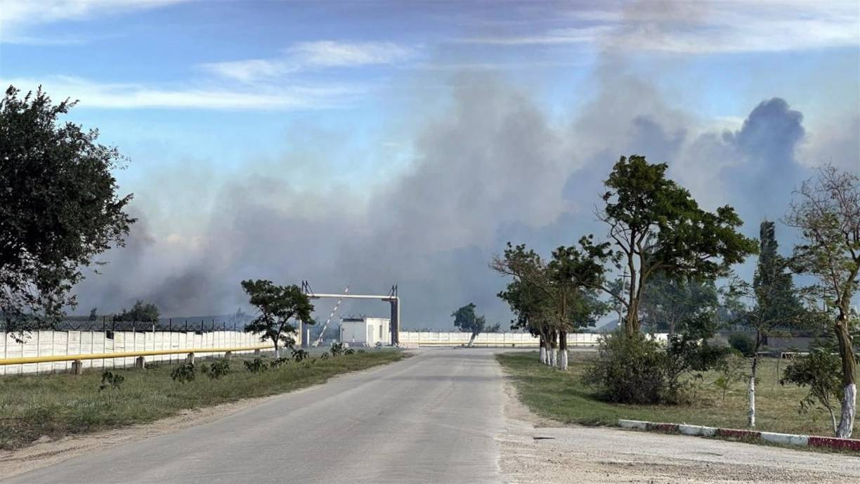 Un funcionario ucraniano anónimo le dijo a The New York Times que el ataque se llevó a cabo con la ayuda de partisanos. Otro funcionario ucraniano anónimo le dijo a The Washington Post que las fuerzas especiales ucranianas fueron las autoras de la explosión, mientras que otros funcionarios ucranianos hicieron referencia implícita al ataque pero no se atribuyeron abiertamente su autoría.