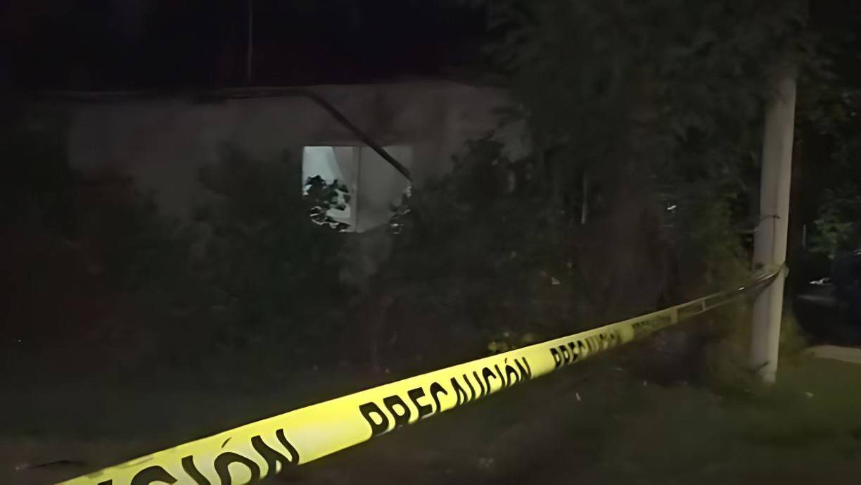 Tras el asesinato, agentes de la <b>Policía Nacional</b> acudieron al lugar para acordonar la escena del crimen y recopilar indicios.