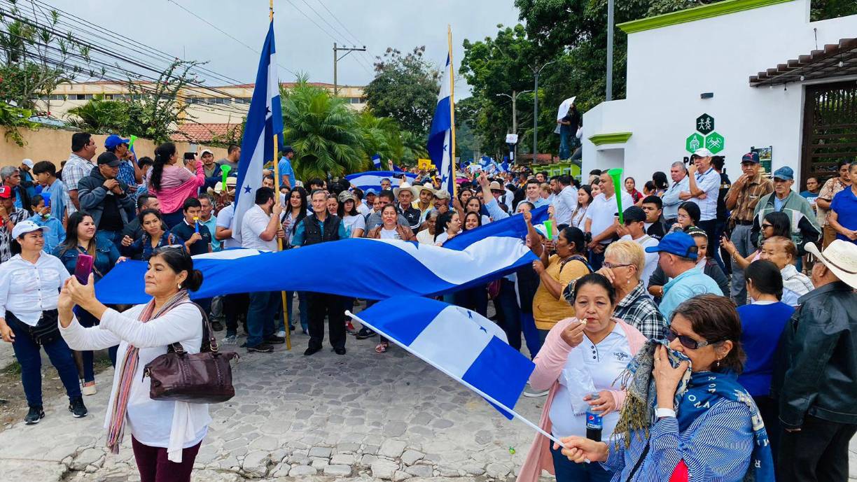 En ese sentido, este organismo opositor, que fue creado en agosto de 2023, aglutina liderazgos del Partido Nacional, Liberal, PSH y otras entidades políticas minoritarias. 