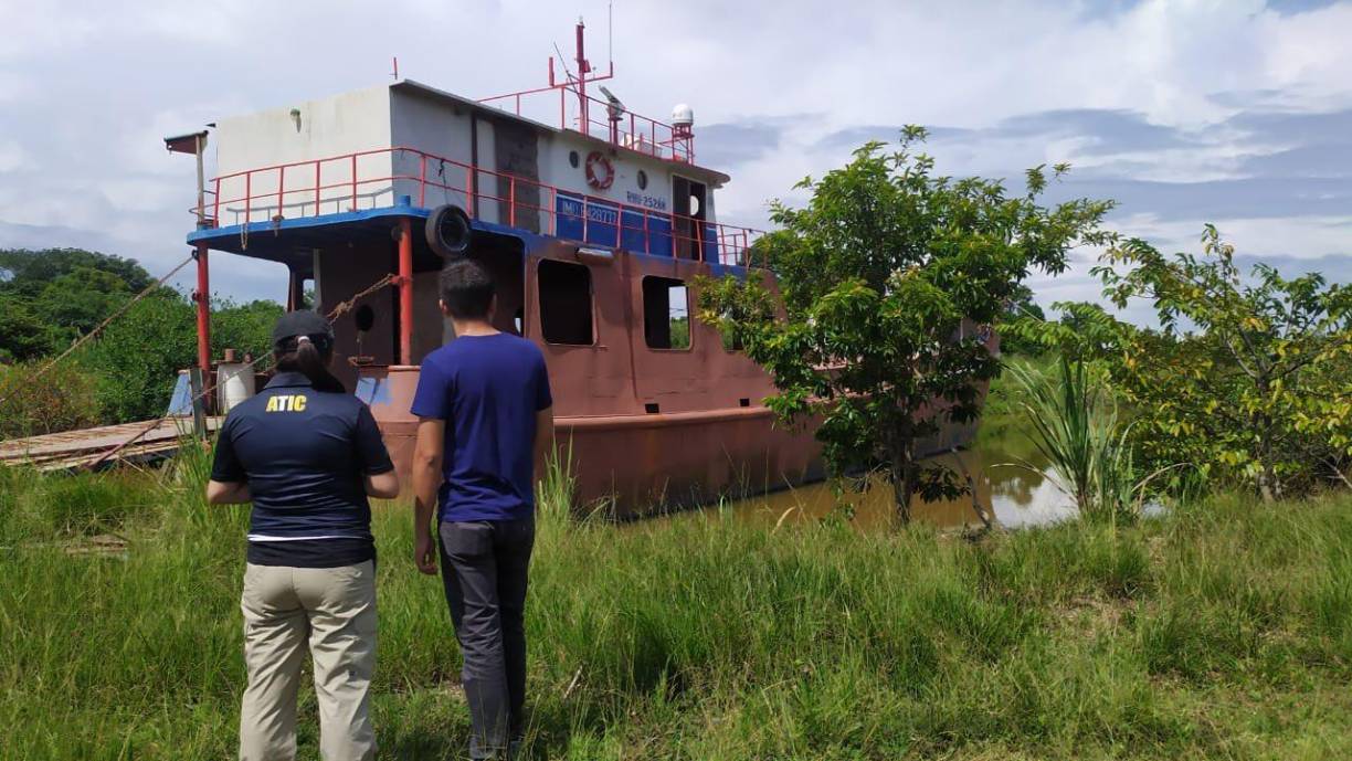 De acuerdo a la investigación de agentes de la Agencia Técnica de Investigación Criminal (ATIC) asignados a la UF-ADPOL, Flores Nájera y su esposa, en un periodo de 2003 al 2017, movieron en sus cuentas bancarias alrededor de cinco mil millones de lempiras, dentro de esa cifra sin poder justificar más de cuatro mil millones de lempiras.