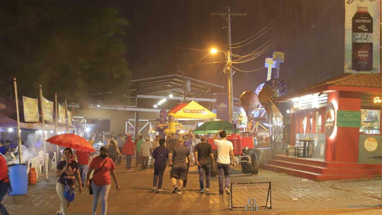 En el Campo Agas hay unos 25 bares y restaurantes.