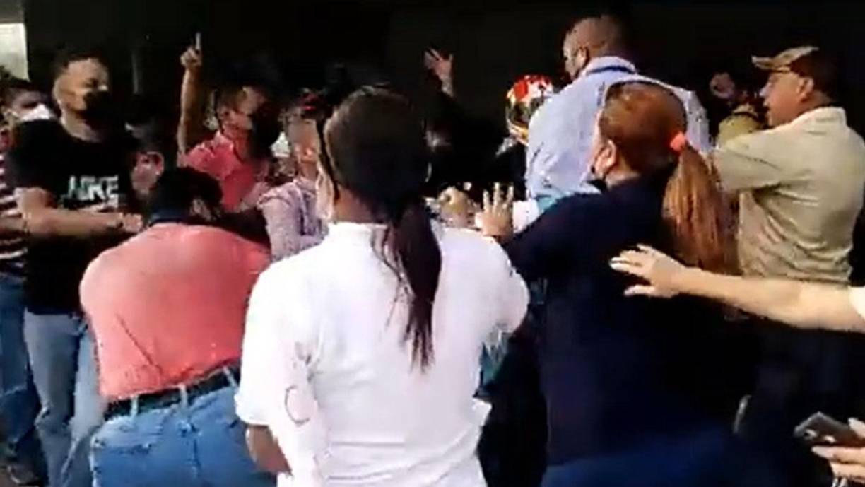 Supuestamente un colectivo de Libre quería sacar a los empleados de la Secretaría del Trabajo.