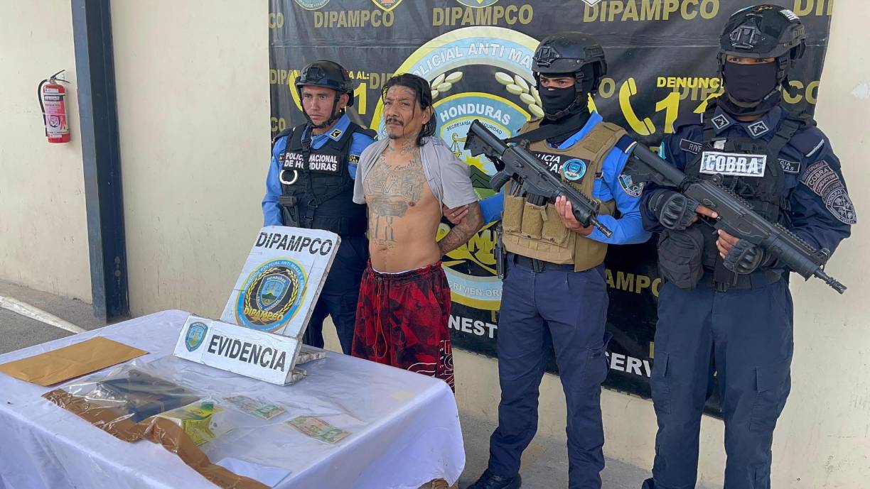 El detenido fue identificado como Luis Williams Izaguirre Cortés, alias “El Poison”, de 54 años de edad. 