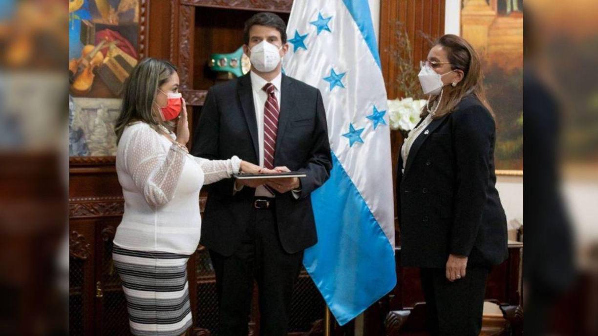 Villanueva fue juramentada en el cargo por la presidenta Xiomara Castro, en febrero de 2022. 