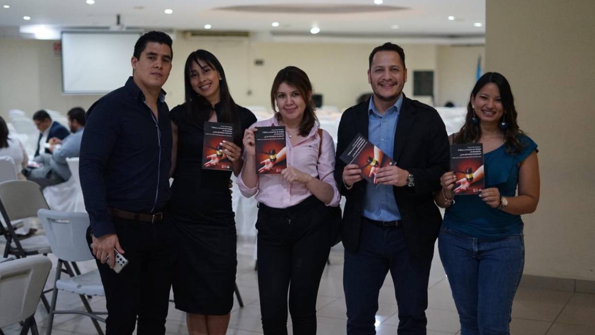 José Luis Reithel, Xouchilt Sanchez, Waleska Figueroa, Daniel Cárdenas y Karen Izaguirre