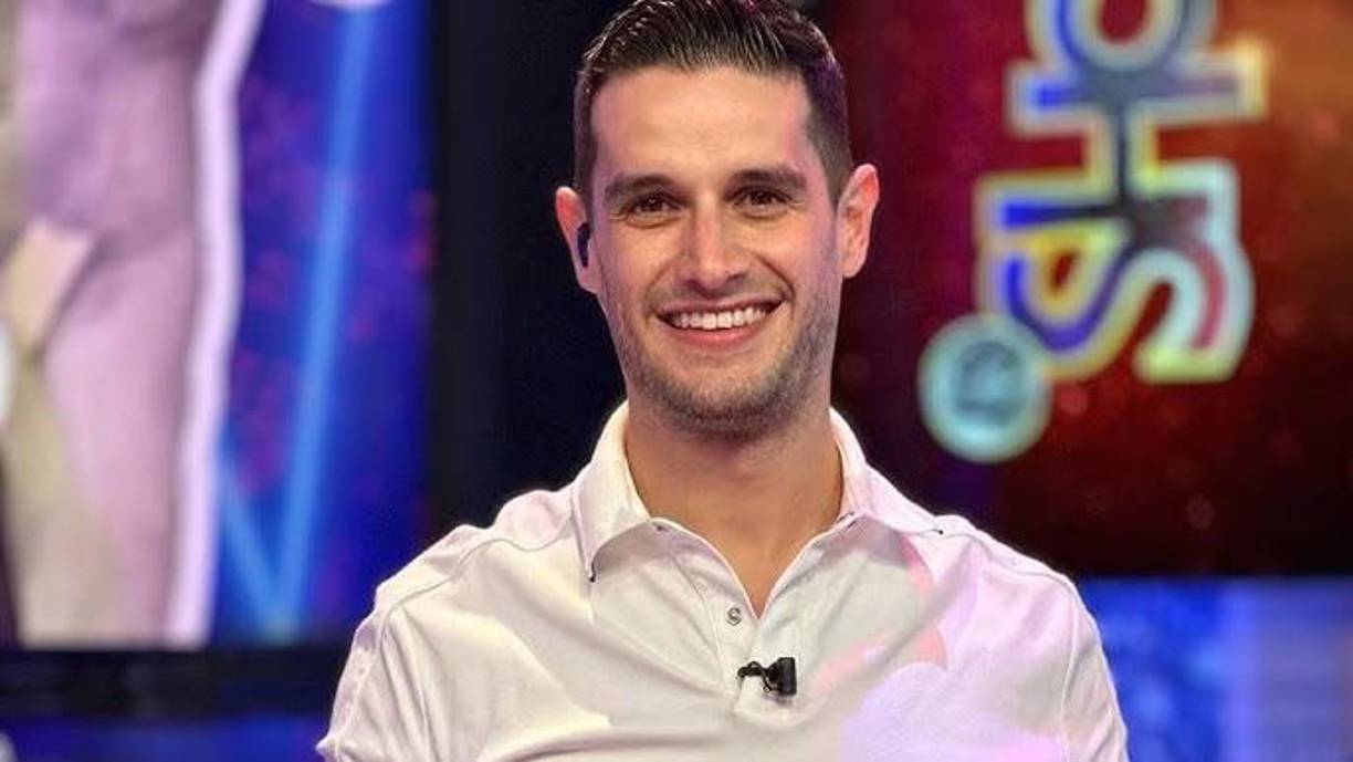 Desde su entrada al reality show de Televisa, <b>Adrián Marcelo</b> atacó con temas personales a la actriz y al conductor, provocando bastante indignación entre los usuarios en redes sociales. La controversia llegó a su fin en la séptima semana cuando el creador de contenido tomó la decisión de salir de la competencia. 