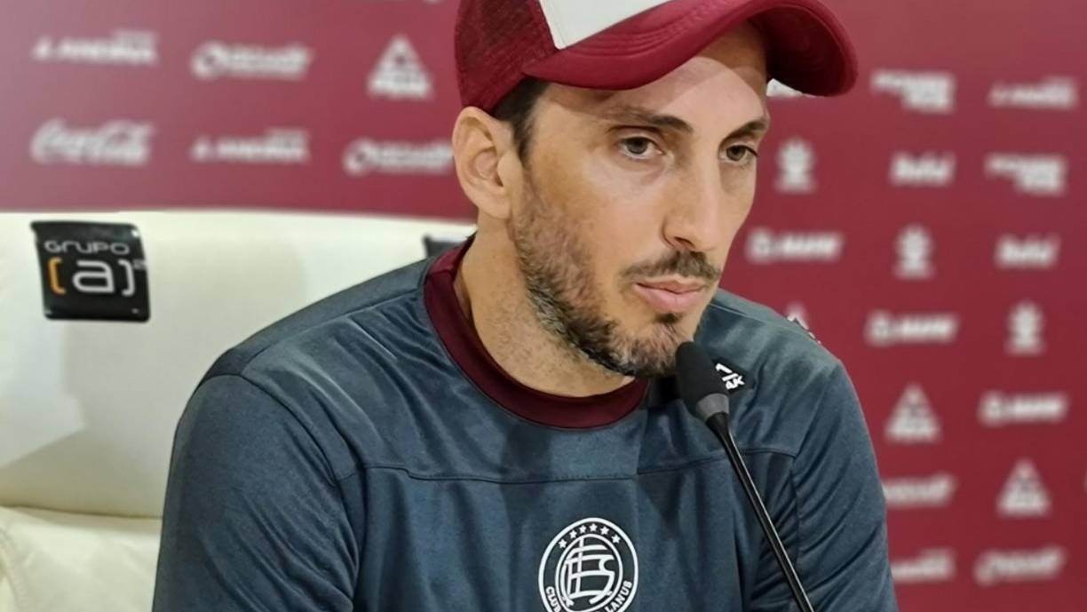 Luis Zubeldía sorprendió hace unos días atrás al hablar sobre su futuro ya que señaló que todo dependerá de su pareja sentimental: “En cuanto a mi futuro en esta ocasión no va a ser decisión mía, sino de mi esposa, lo que ella considere vamos a hacer”, indicó.