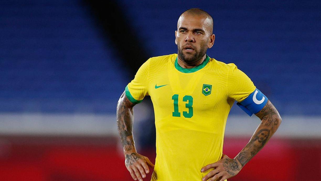 Ahora, la prima de la denunciante ha ofrecido nuevos detalles sobre lo que sucedió. Días después, ella recibió mensajes en redes sociales de Bruno, amigo de Alves, quien también se encontraba en la discoteca.