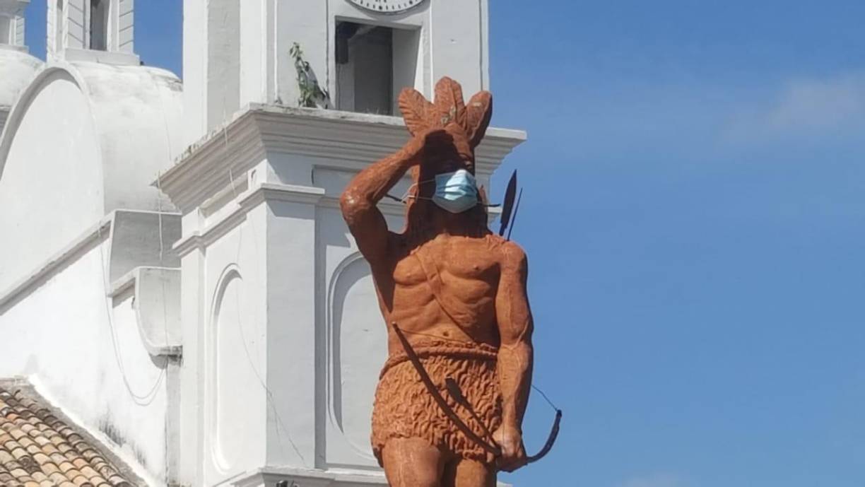 La obra, de fácil lectura, también señala que Ruiz “preparó 19 afirmaciones para justificar la muerte de Lempira por traidor, no aceptar la religión ni la majestad del Rey y porque estorbaba para hacer la paz”.Por haber dado muerte a Lempira, en un acto de “traición”, con el apoyo de otros indígenas, Rodrigo Ruiz dijo en México que pedía “en recompensa mil pesos de oro de minas anuales y a perpetuidad”.