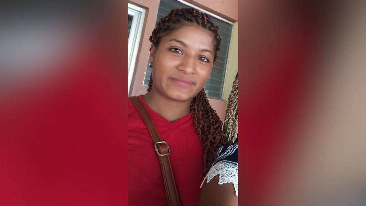 Elementos de diversas corporaciones policiacas acudieron rápidamente al lugar, encontrando un vehículo Toyota Hilux color arena con placas de circulación del estado de Chiapas abandonado en la zona.