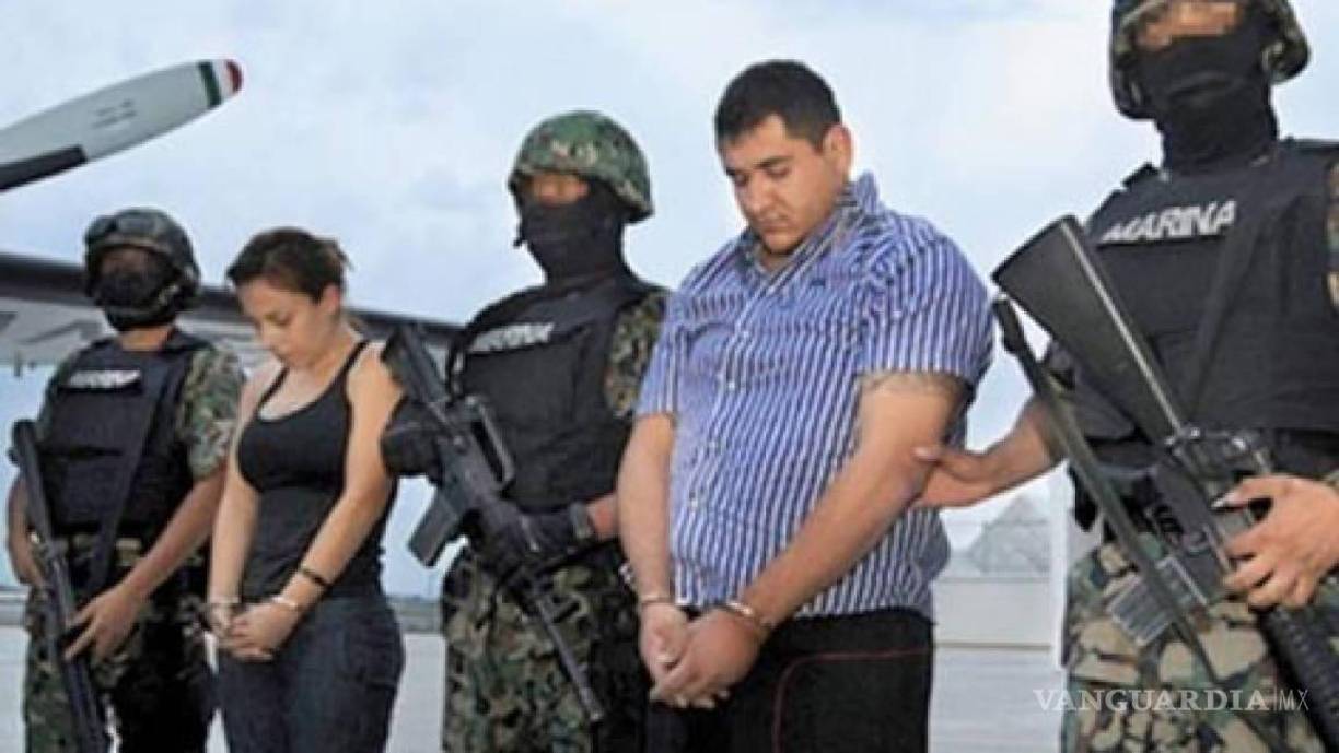 Hay que recordar que la ubicación de Mireya Moreno Carreón se logró en la colonia Santa Fe Oriente, en San Nicolás de los Garza, esto gracias a que se identificó un vehículo con reporte de robo en el que se desplazaba la mujer. Durante una revisión de rutina, se encontró un revólver calibre .38 especial en posesión de la detenida.