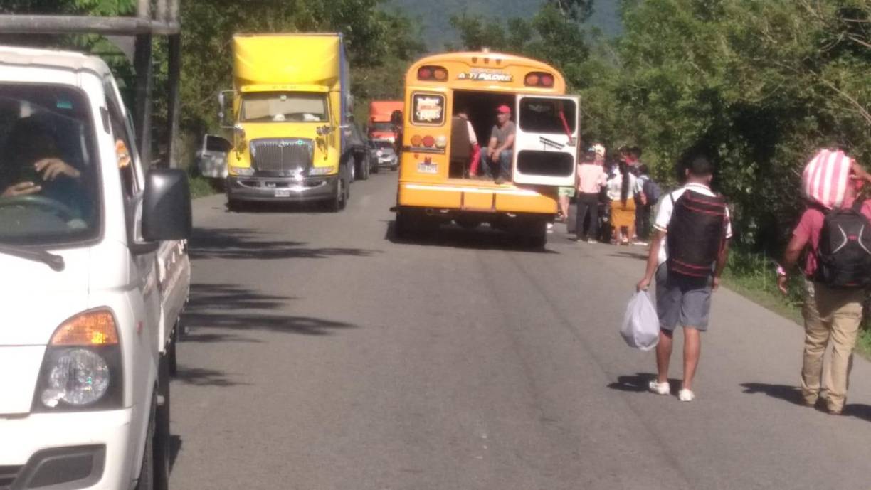 Sin embargo, un contingente de policías está listo para desalojarlos.