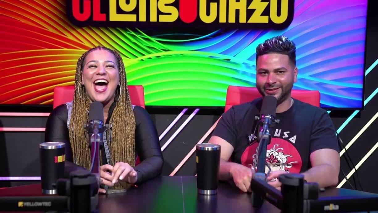 El Lenguetazo es un programa de chismes y farándula tipo podcast, el cual se transmite por en vivo por YouTube y Facebook. Puede encontrar ambos canales como: <a rel="nofollow" href="https://www.youtube.com/playlist?list=PL3CdN37k5F33yRKAN33fmJQLMc3Iqdu6V">@ellenguetazooficial</a>.