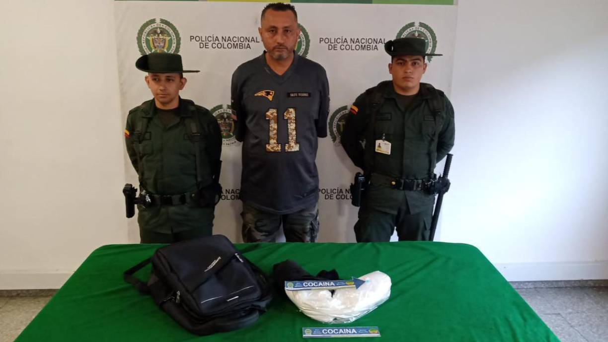 Los operativos de la Policía Antinarcóticos en el Aeropuerto El Dorado también llevaron a la captura de William Darío Leyva Urquijo, quien estaba acusado de intentar salir del país con cocaína oculta en su equipaje de mano. Leyva Urquijo tenía previsto abordar un vuelo con destino a Barcelona, España, en la ruta Bogotá-Barcelona.