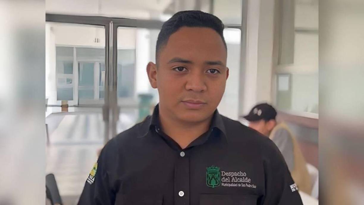 “Estamos aquí con nuestro valioso Eduardo, que ya está mejorando, y queremos agradecer a todos los medios y, sobre todo, a los sampedranos que han estado pendientes de su salud. Aquí estamos con él para apoyarlo”, declaró el alcalde.