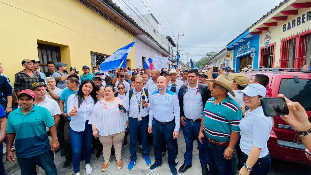 La manifestación fue liderada por Pedro Barquero, quien es coordinador del recién creado Bloque de Oposición. 