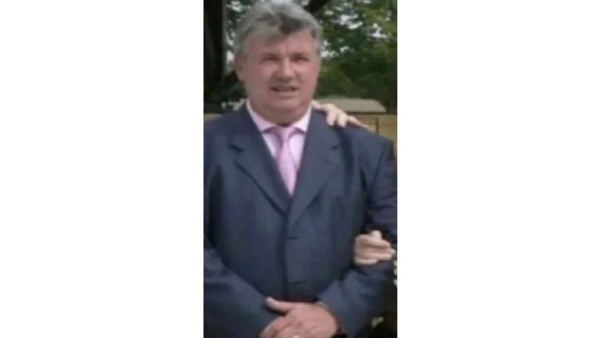 Según Jérémie Bosse Platiére, comisario en jefe de la Policía Judicial de Aviñón y líder de la investigación, Plicot utilizaba un sitio de citas para contactar a los violadores y cerraba los acuerdos a través de Skype. é