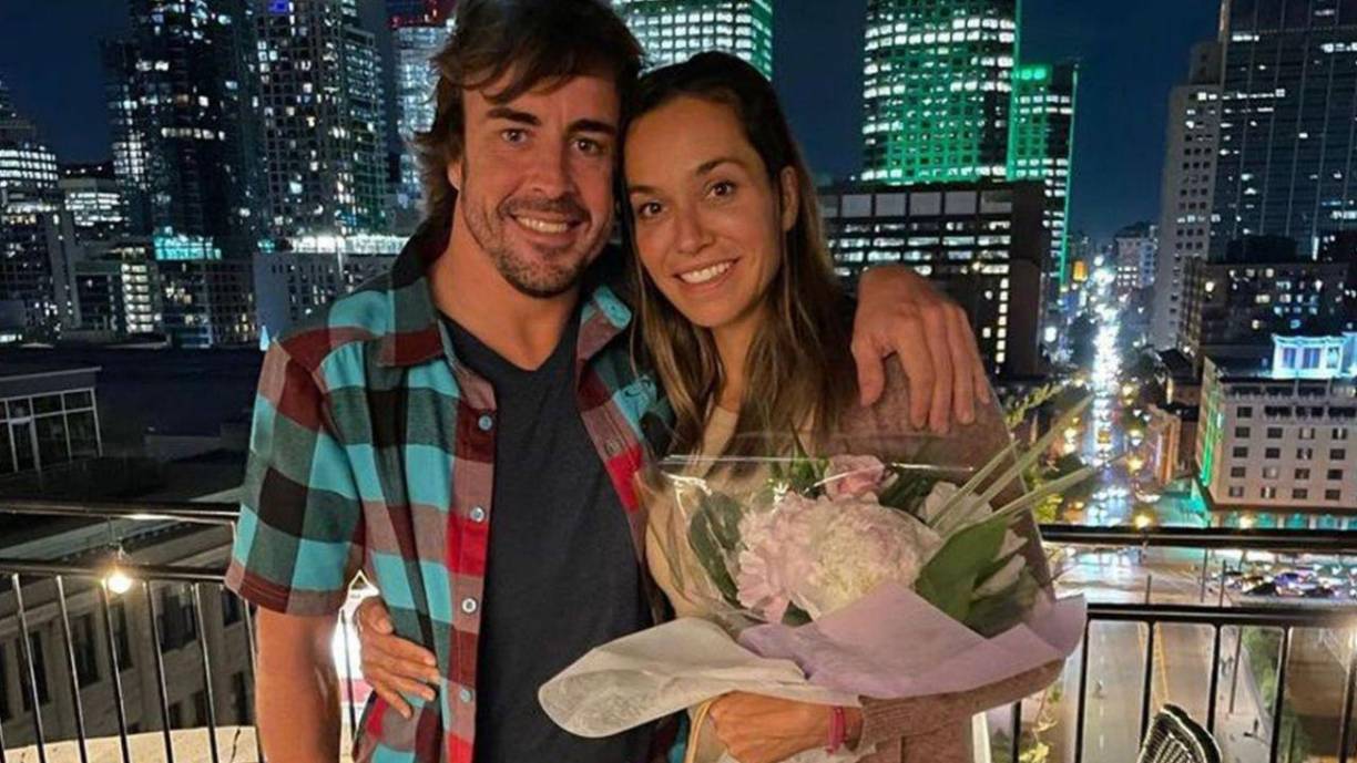 El piloto y la periodista han anunciado que ya no están juntos, poniendo fin así a la relación.