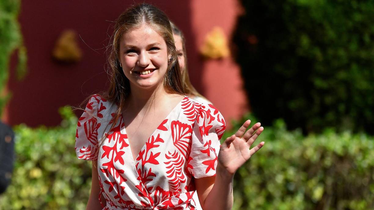 El portal Voces Críticas, asegura que la futura Reina de España salió de su hogar de una forma ‘‘muy sospechosa’’ para verse con Gavi, pese a que sus padres podrían dar el visto bueno al noviazgo.